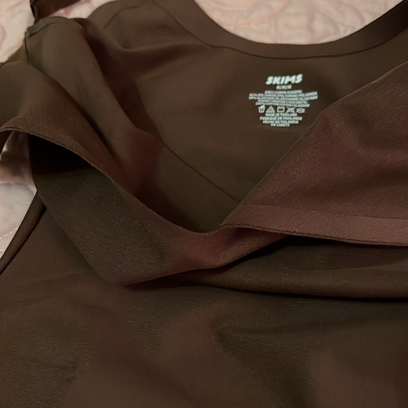 SKIMS  Plunge Thong Bodysuit - Picture 10 of 11